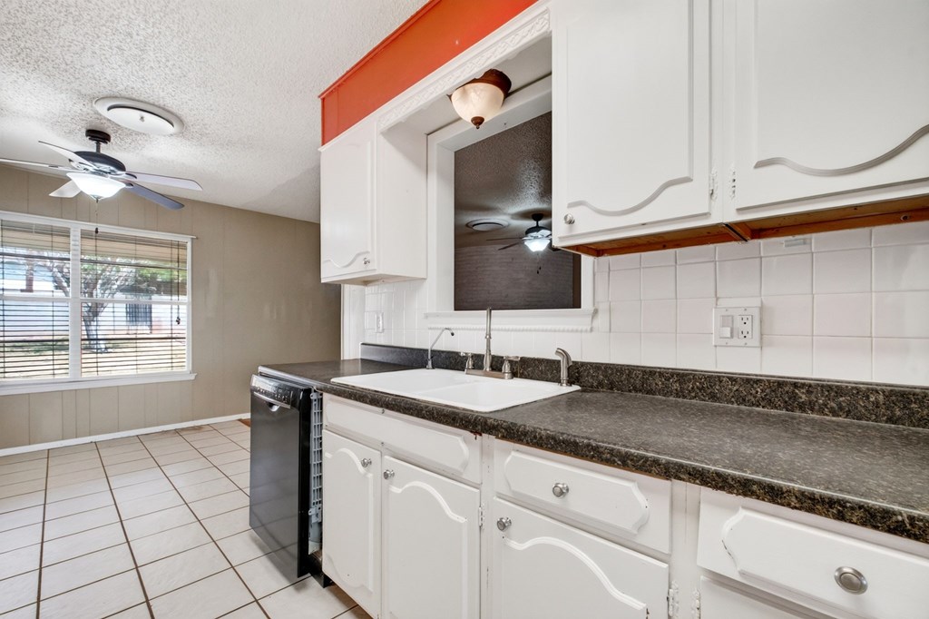 2501 Rebecca Dr Property Photo 28