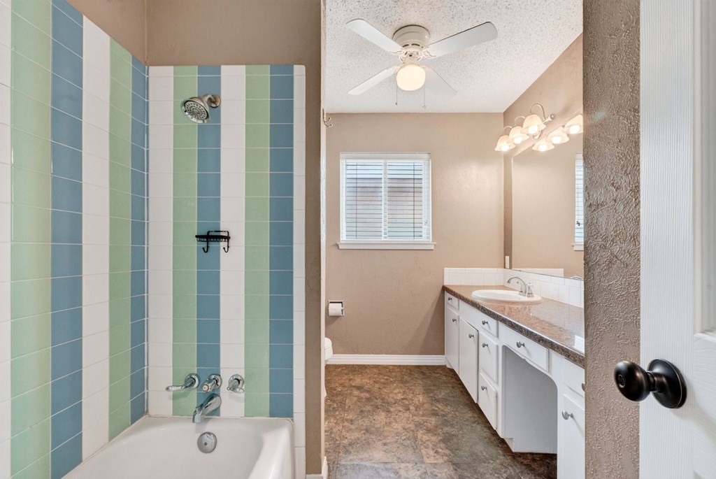 2501 Rebecca Dr Property Photo 42