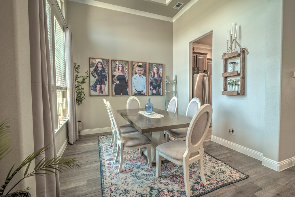 8 Los Medios Dr Property Photo 5