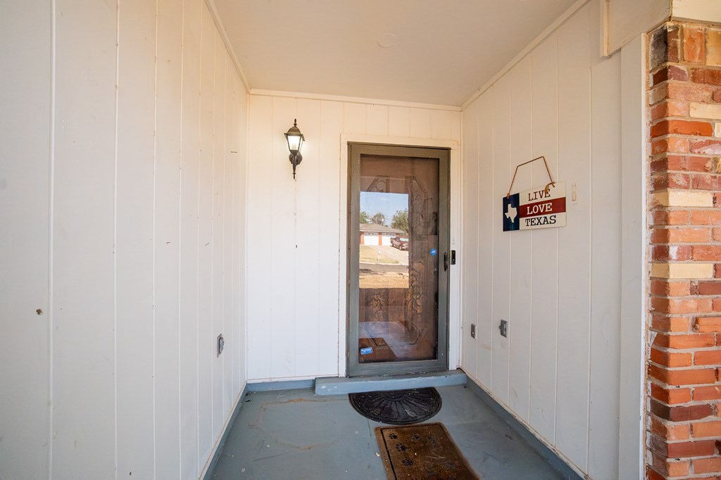 2608 Rebecca Dr Property Photo 4
