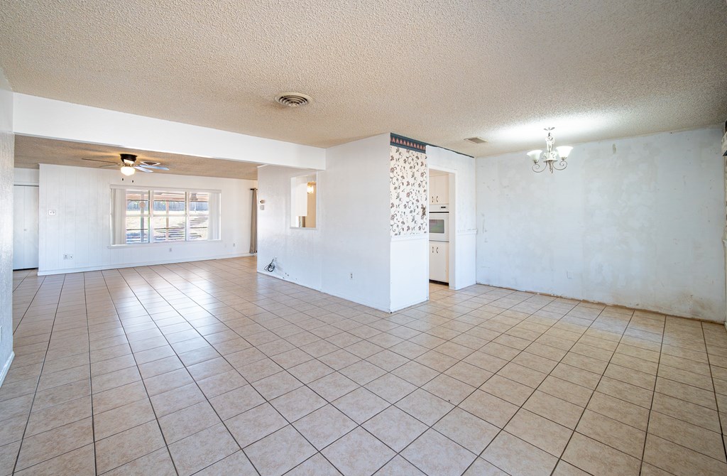 2608 Rebecca Dr Property Photo 5