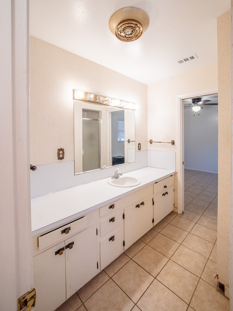 2608 Rebecca Dr Property Photo 18