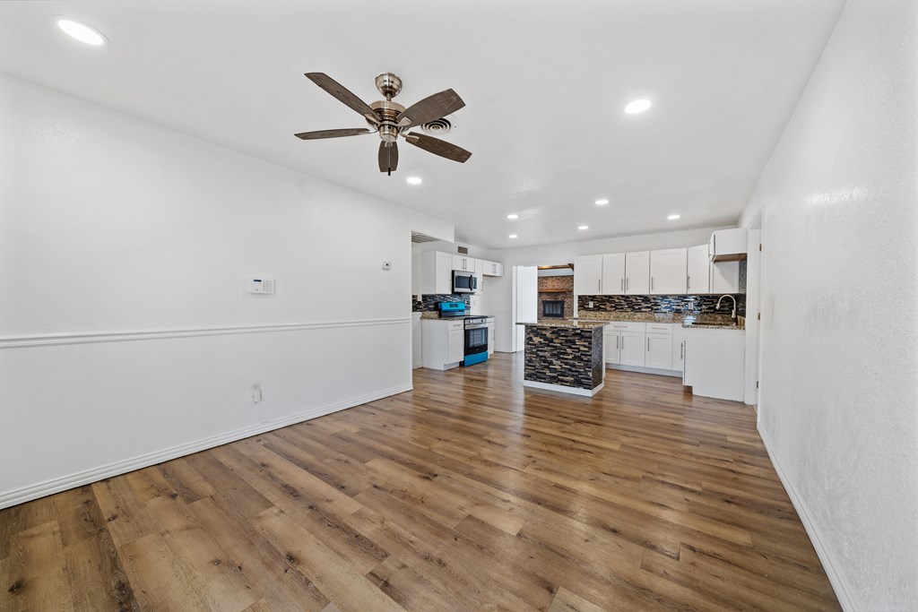 1804 Wallace Property Photo 2