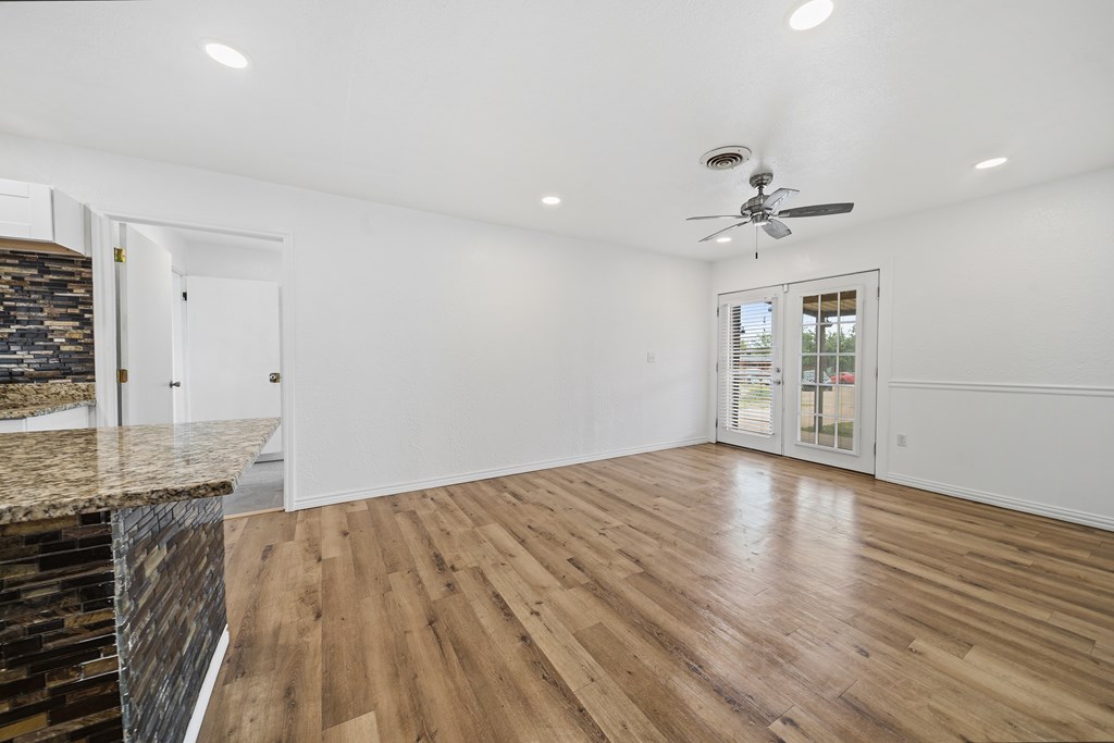 1804 Wallace Property Photo 8