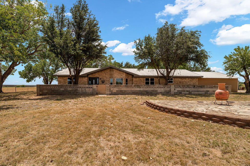 10610 E Midway Rd Property Photo 1