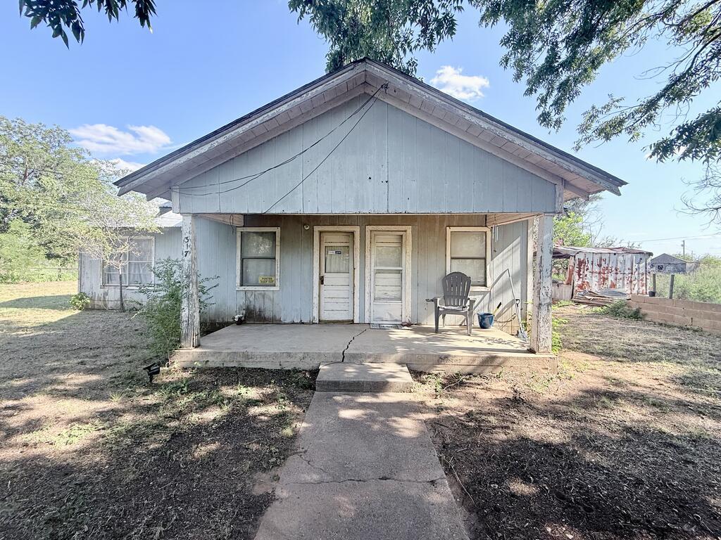 317 W Pacific Ave Property Photo 1