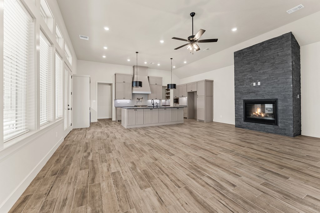 5604 Lost Creek Loop Property Photo 4