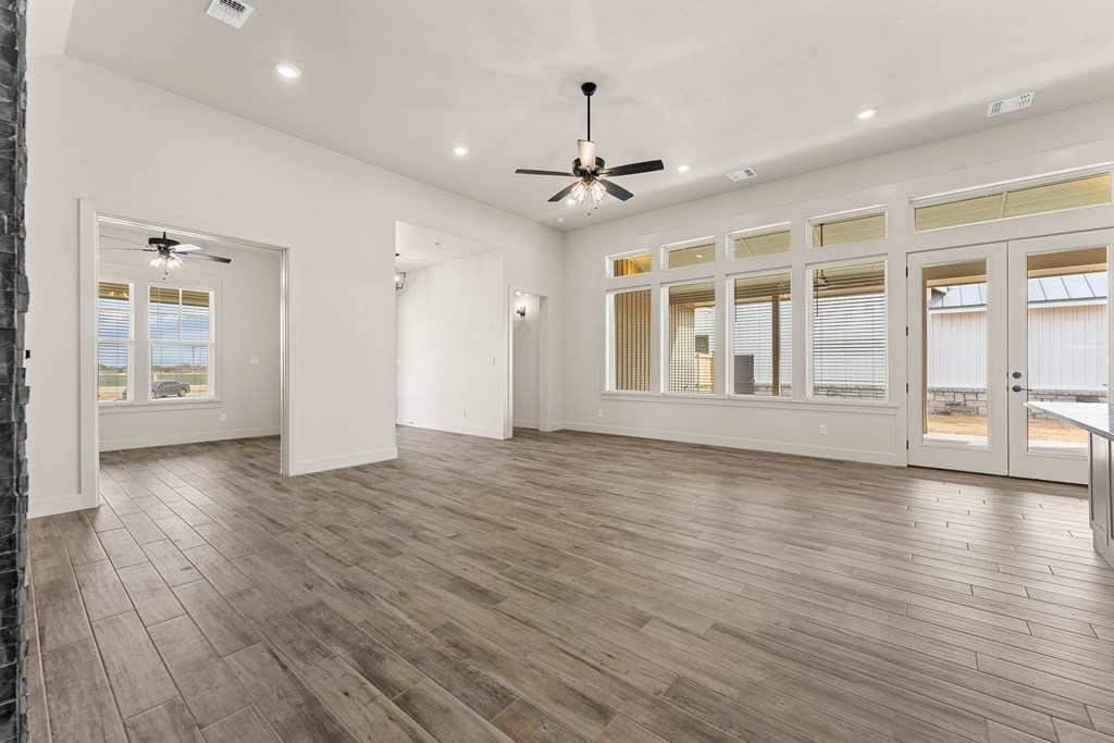 5604 Lost Creek Loop Property Photo 6