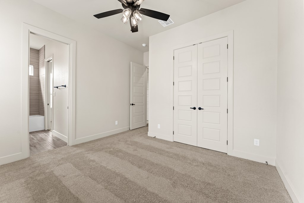 5604 Lost Creek Loop Property Photo 23