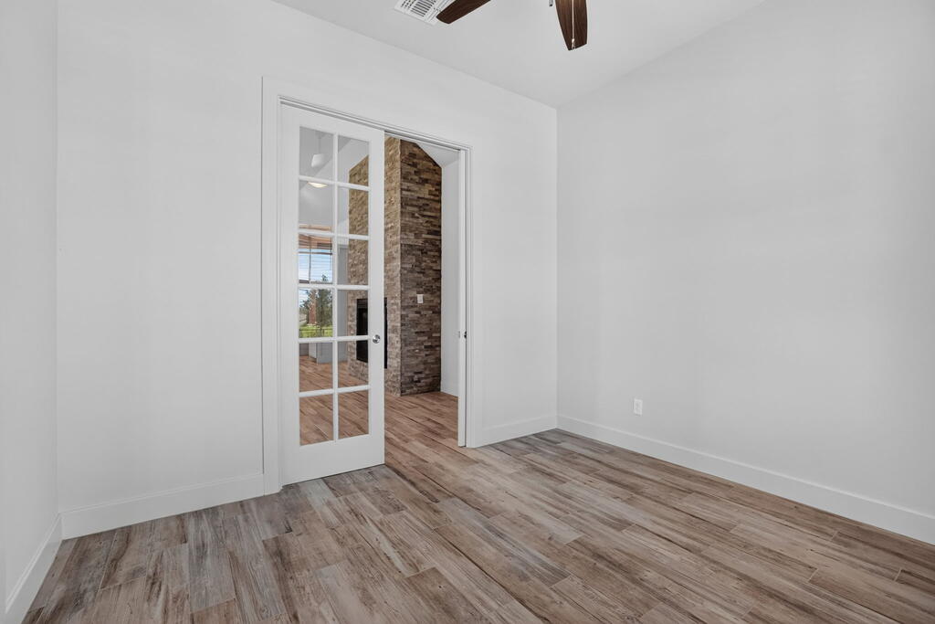 5604 Lost Creek Loop Property Photo 35