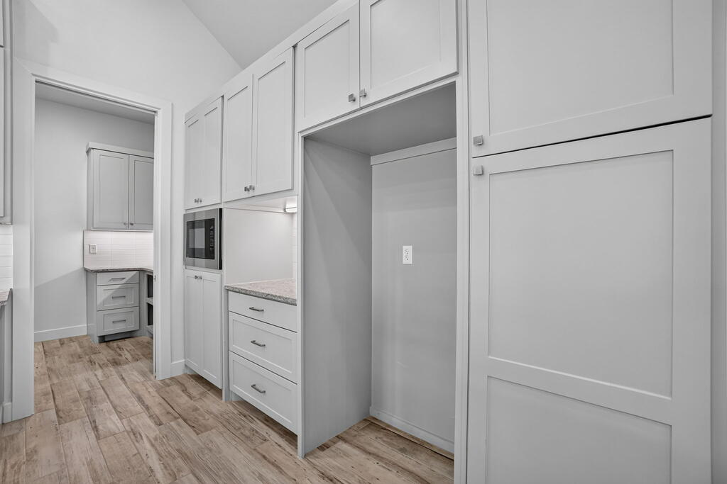 5604 Lost Creek Loop Property Photo 47