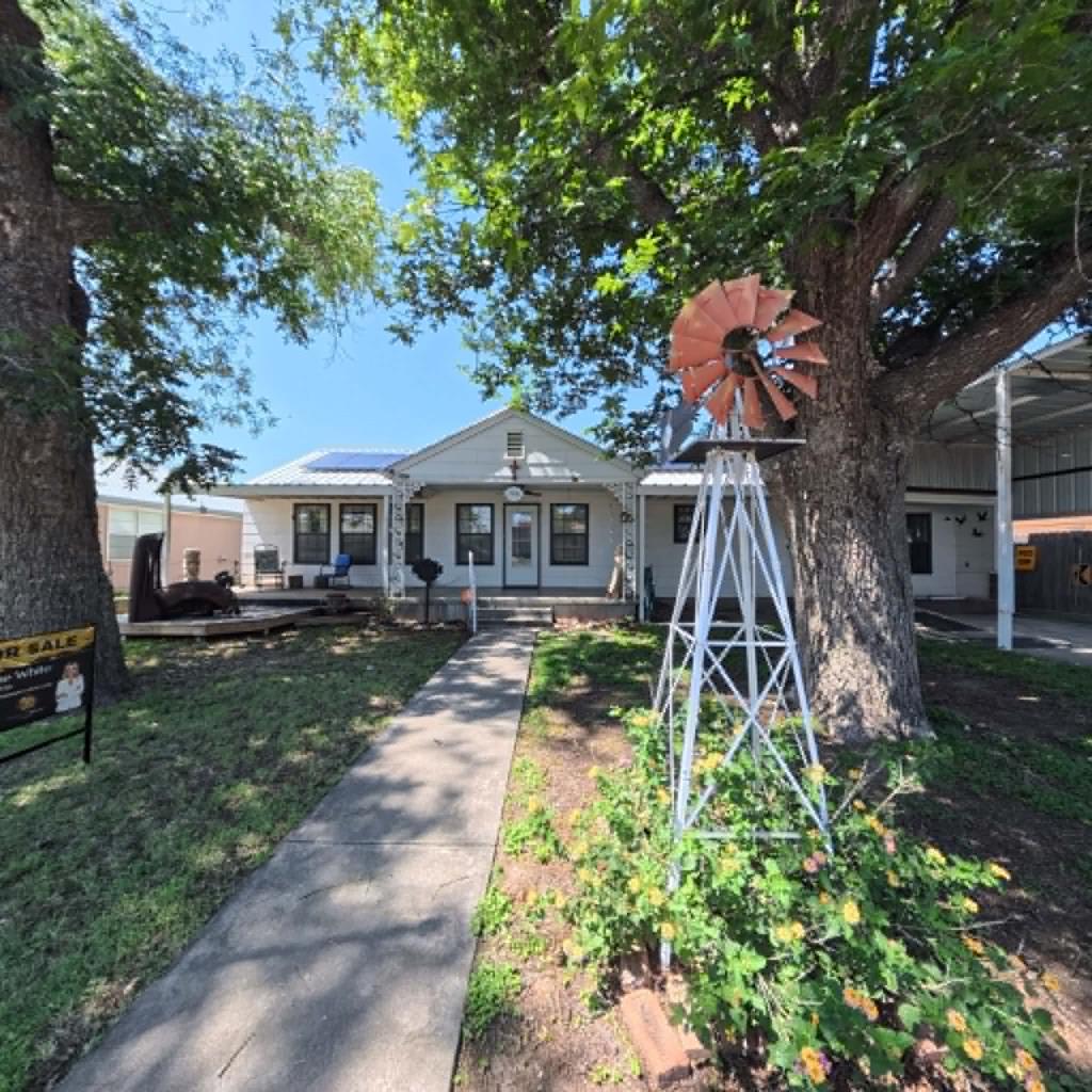 100 W Tenth Property Photo 1