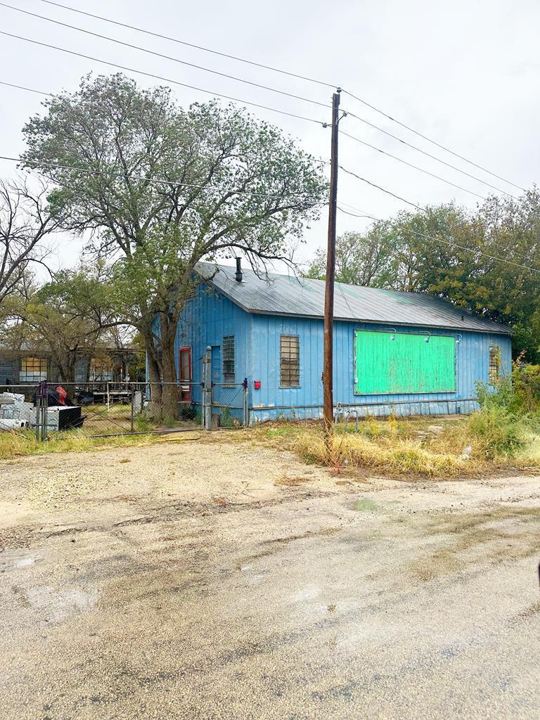 208 Bell St Property Photo 1