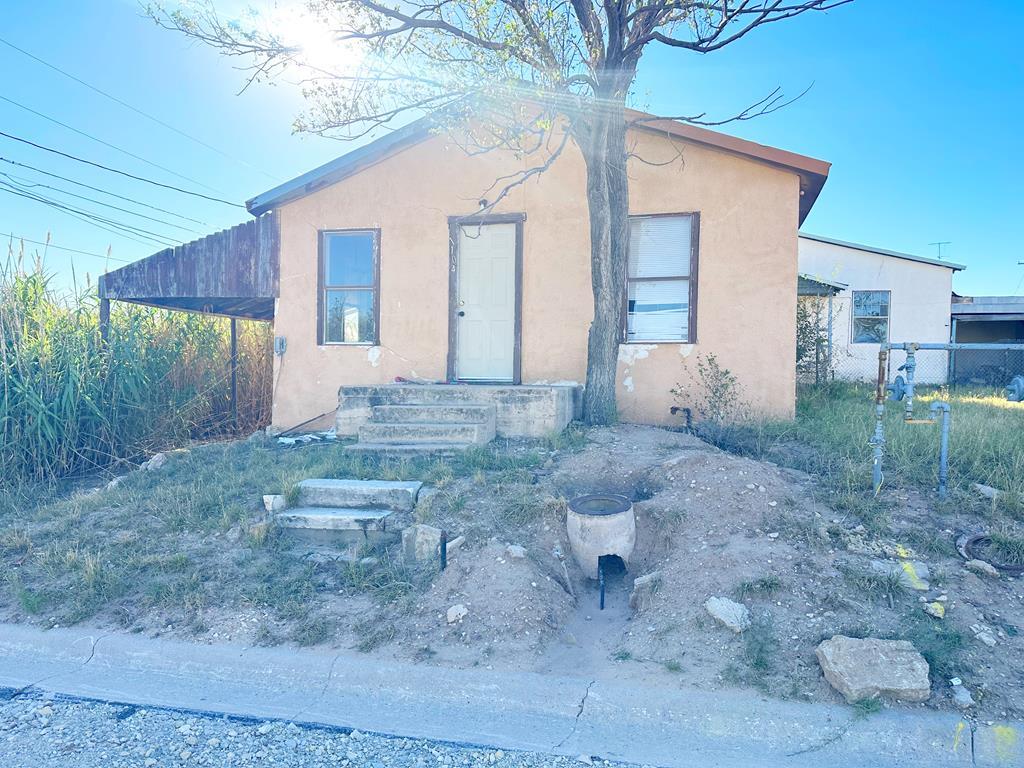 1104 E 6th St Property Photo 1