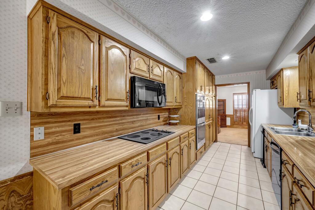 4503 Teakwood Trace Property Photo 10