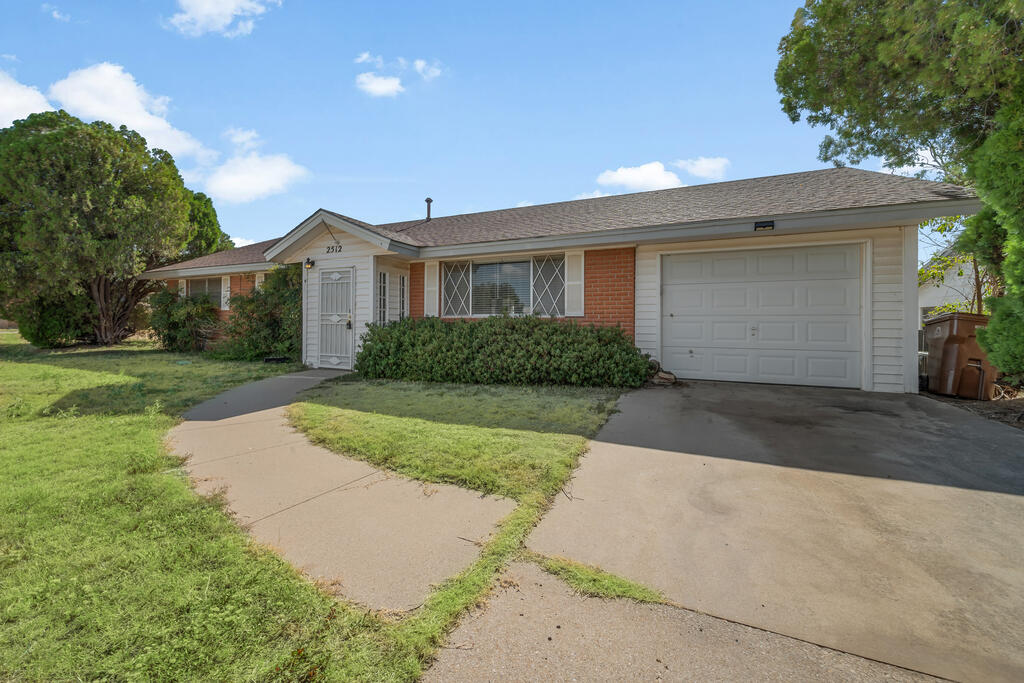 2512 Lynn Dr Property Photo 3