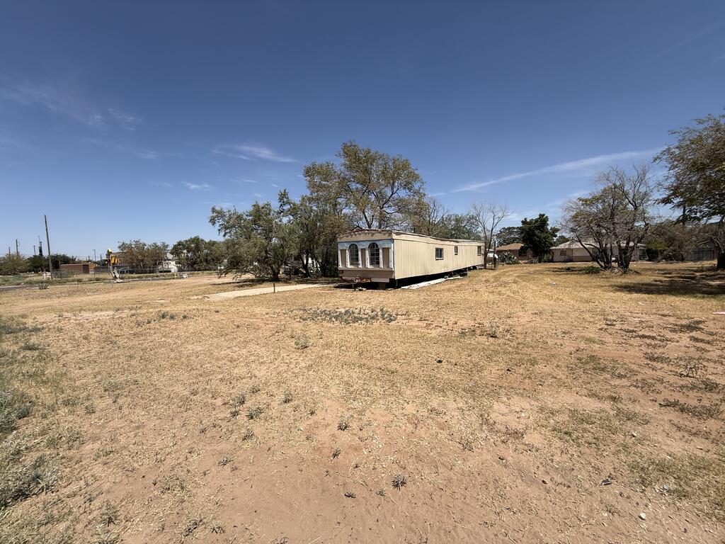1001 S Fort Worth Property Photo 1