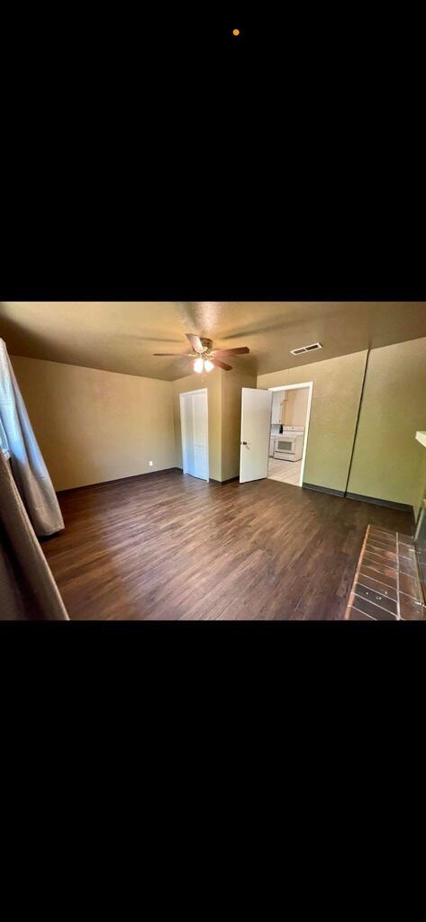 421 Dallas St Property Photo 2