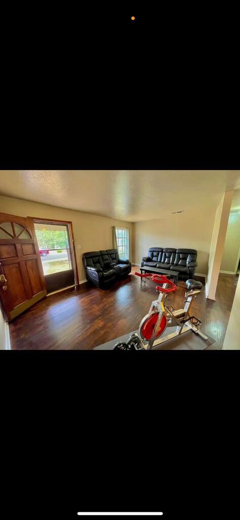 421 Dallas St Property Photo 4