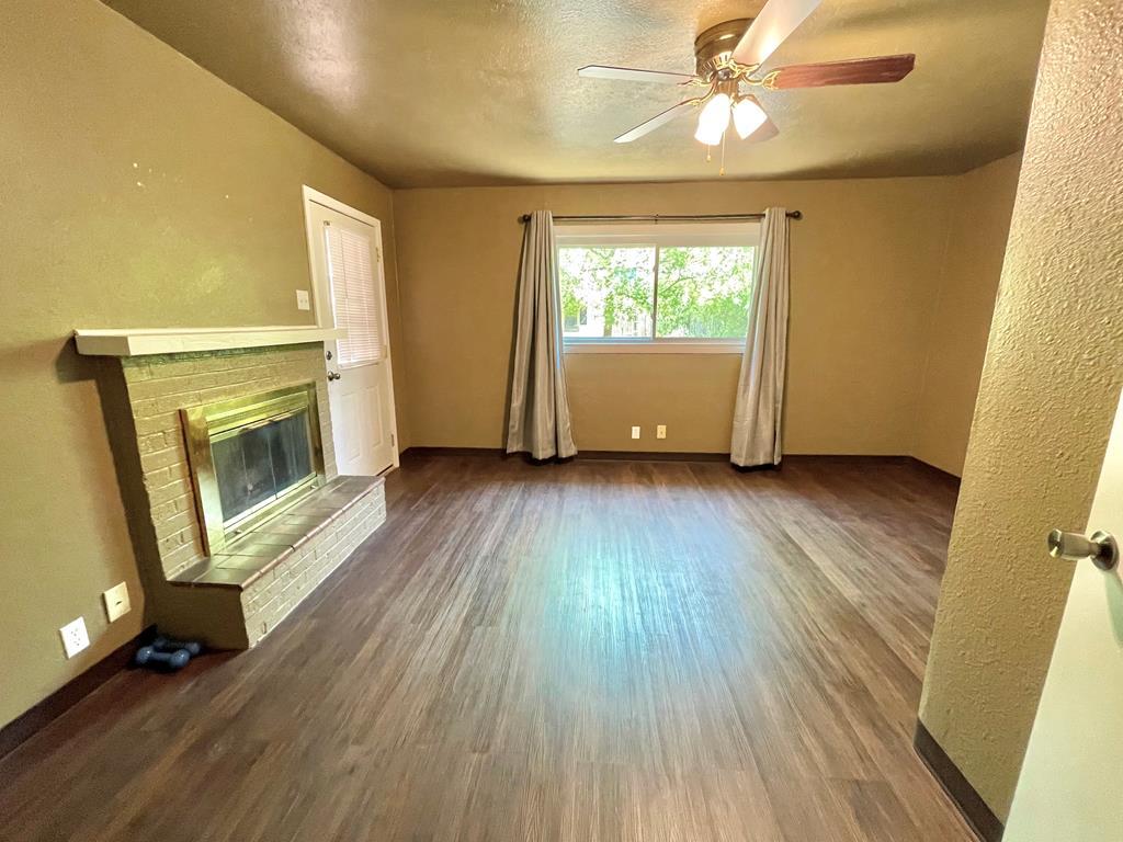 421 Dallas St Property Photo 9