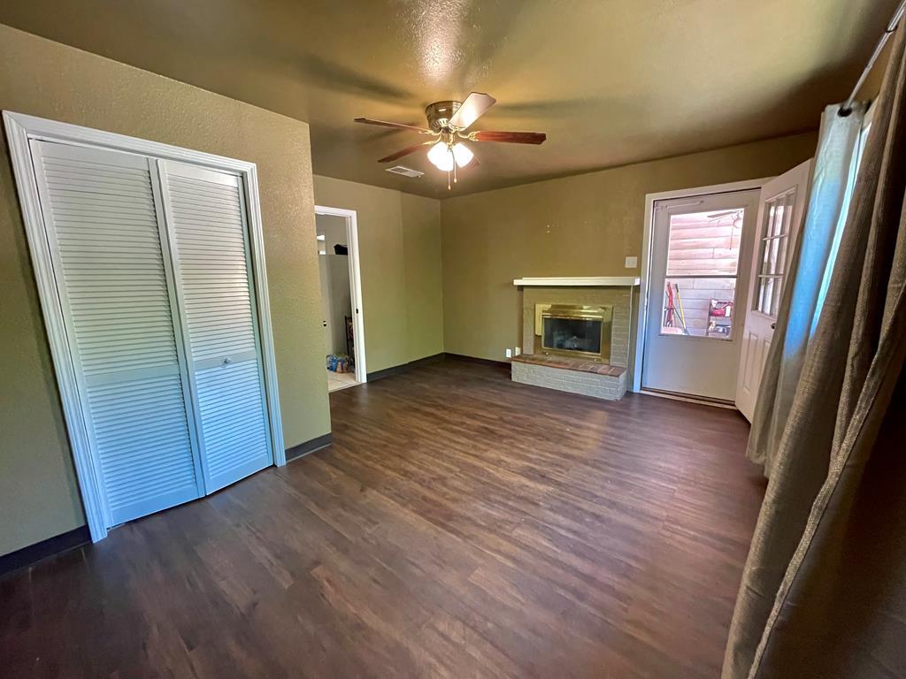 421 Dallas St Property Photo 10