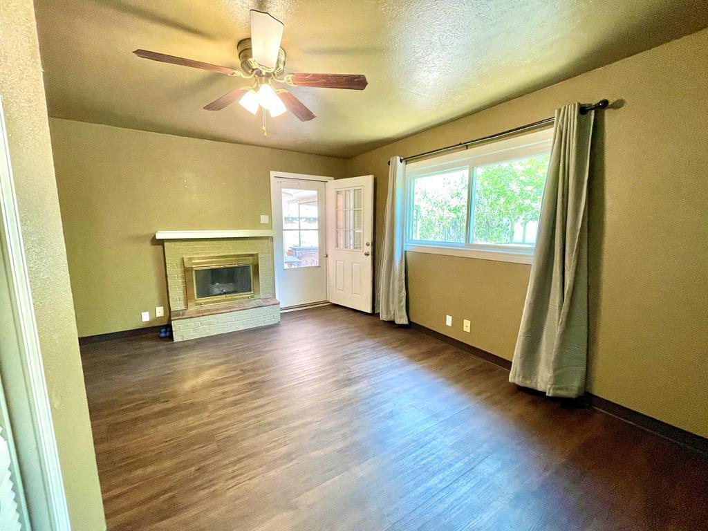 421 Dallas St Property Photo 11