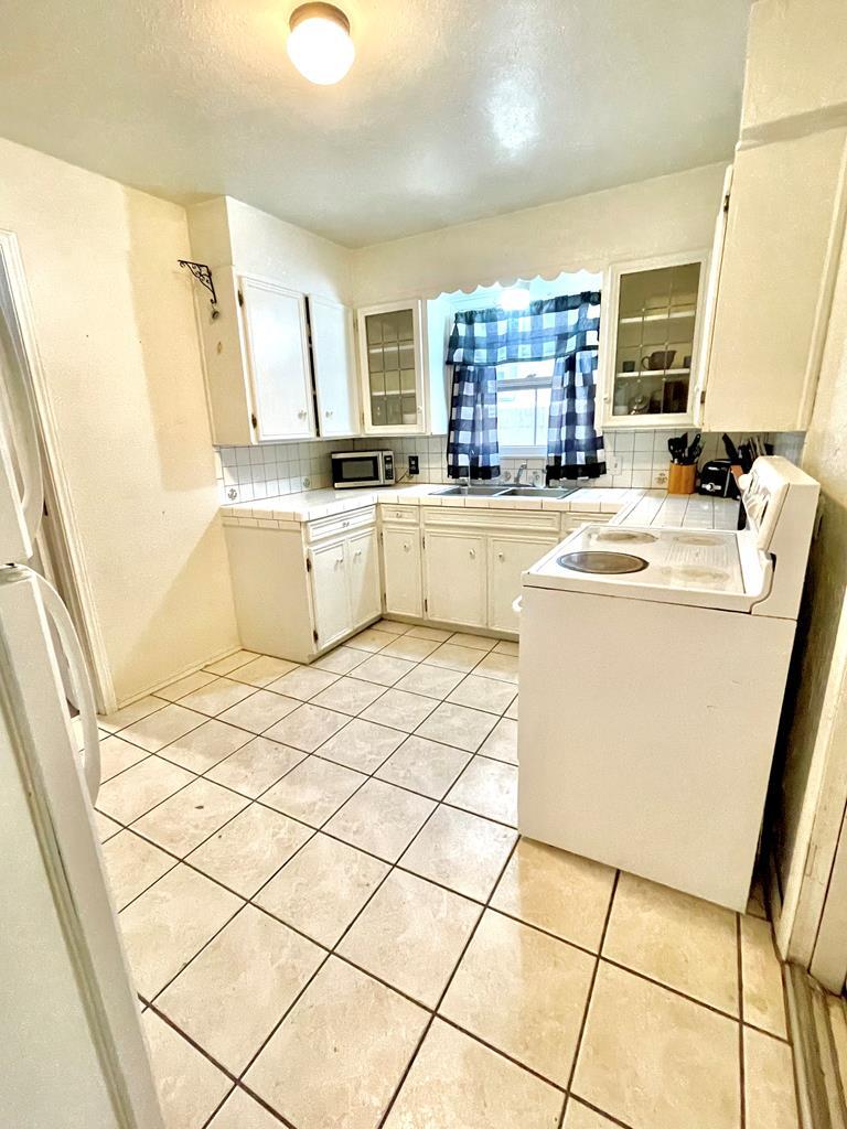 421 Dallas St Property Photo 13