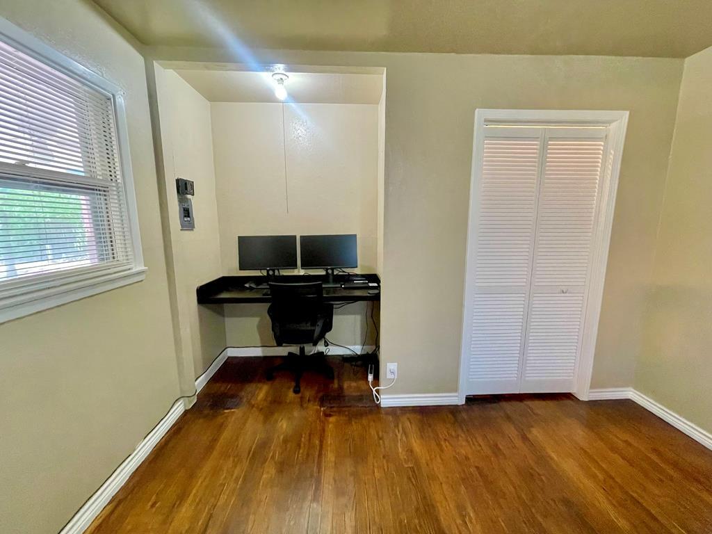421 Dallas St Property Photo 15