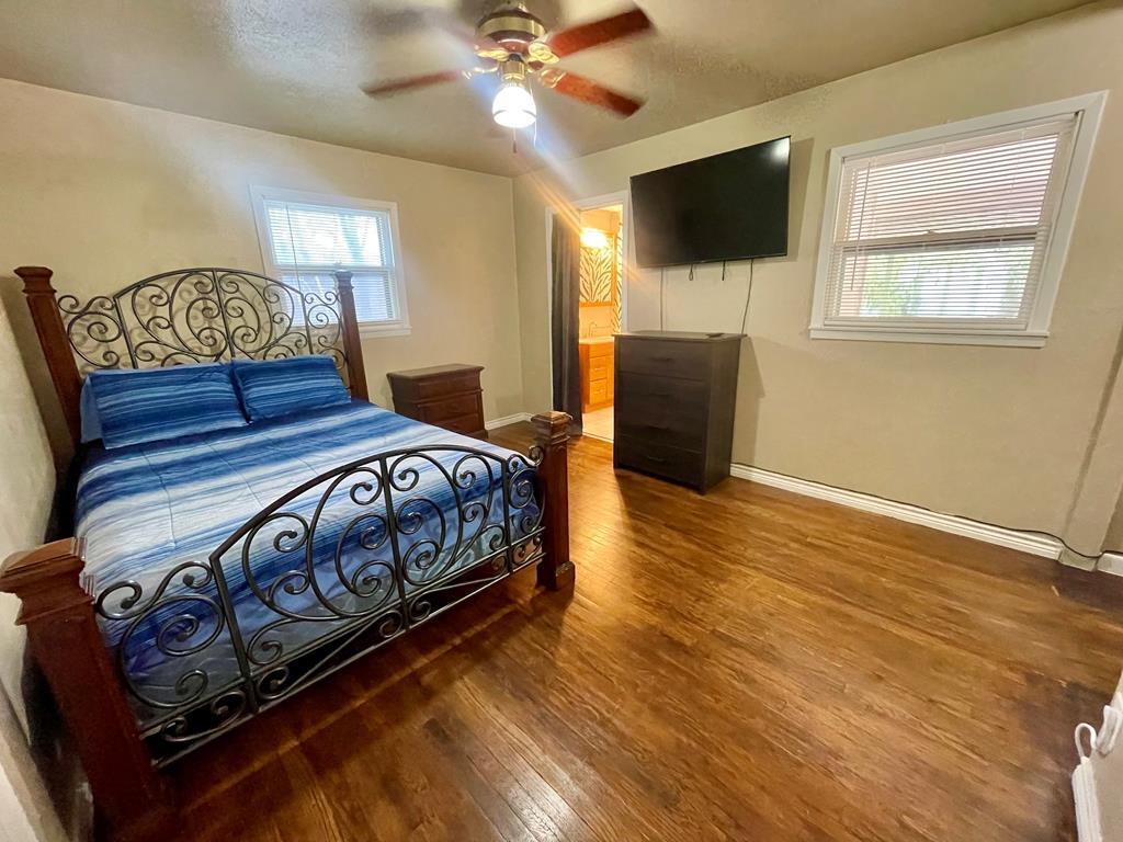 421 Dallas St Property Photo 17
