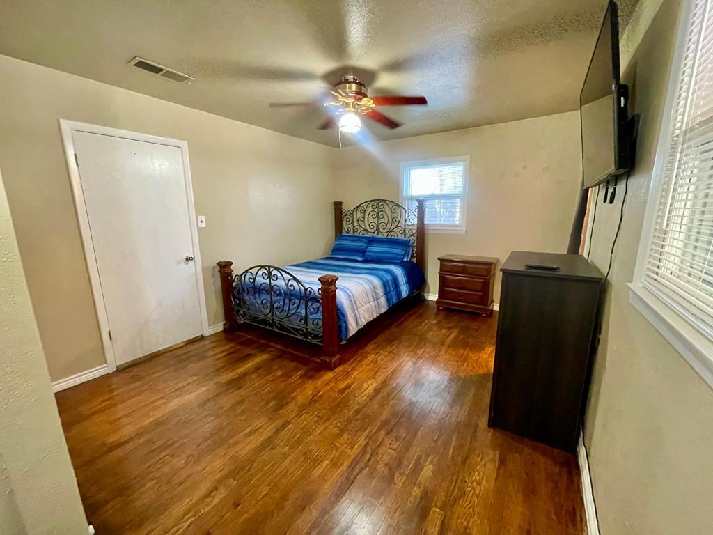 421 Dallas St Property Photo 18