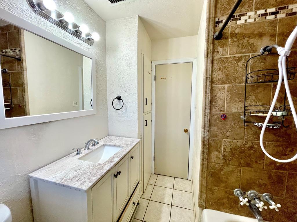 421 Dallas St Property Photo 19