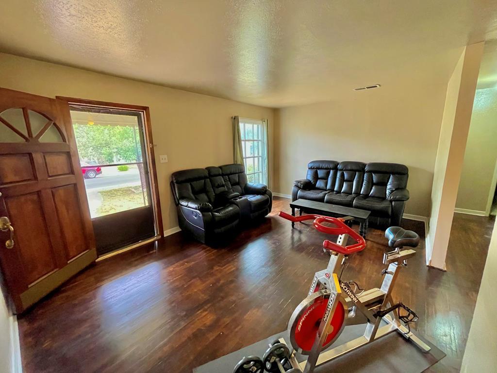 421 Dallas St Property Photo 21