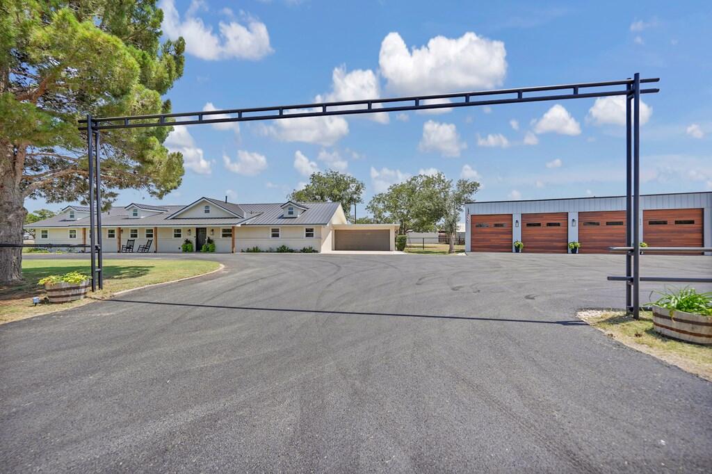 4513 Robin Lane Property Photo 5