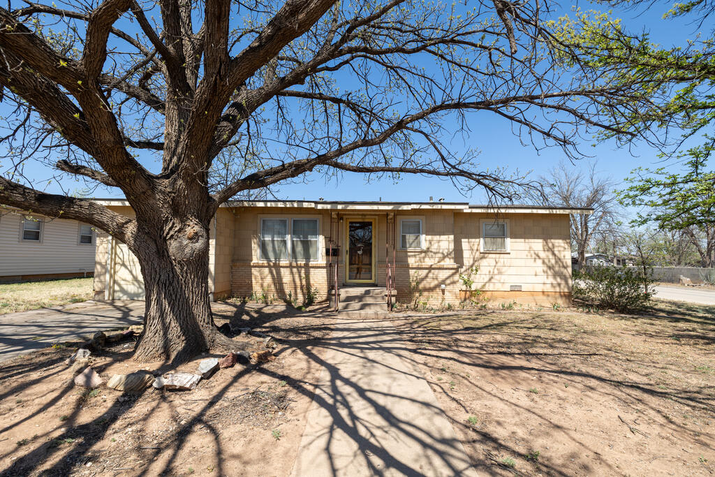 2301 40th St Property Photo 1