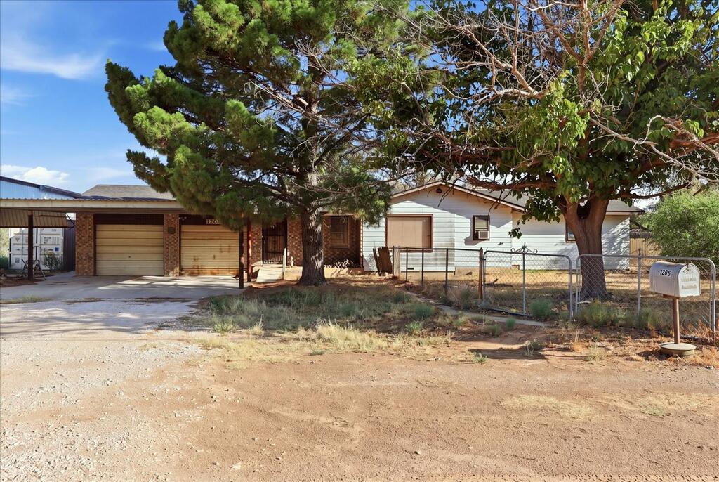 1206 Dogwood Ave Property Photo 1