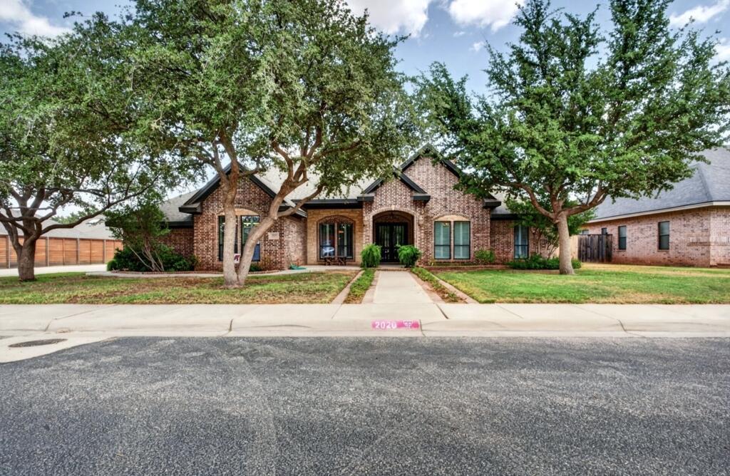 2020 Brentwood Dr Property Photo 1