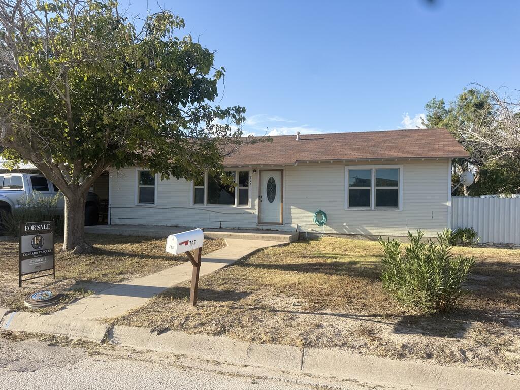 705 E 1st Property Photo 1