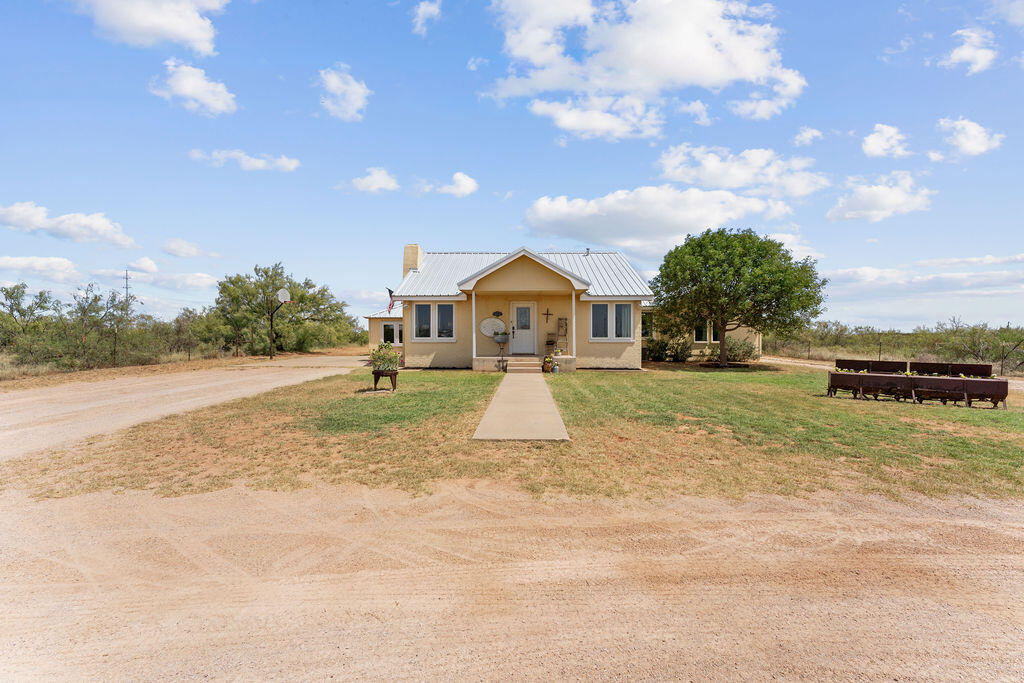 10101 E County Rd 95 Property Photo 1