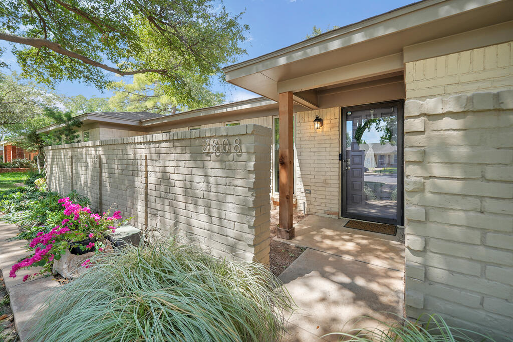 2808 Stutz Dr Property Photo 4