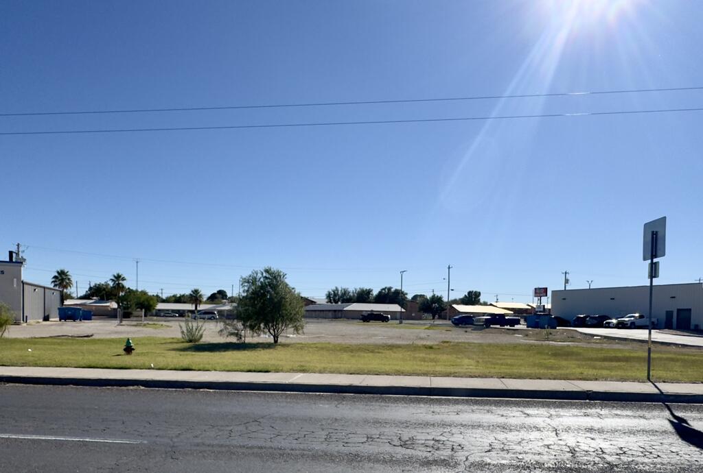 1820 W Dickinson Property Photo 1