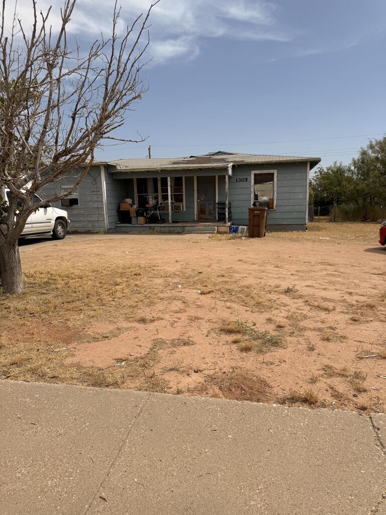 1305 Grafa Property Photo 1