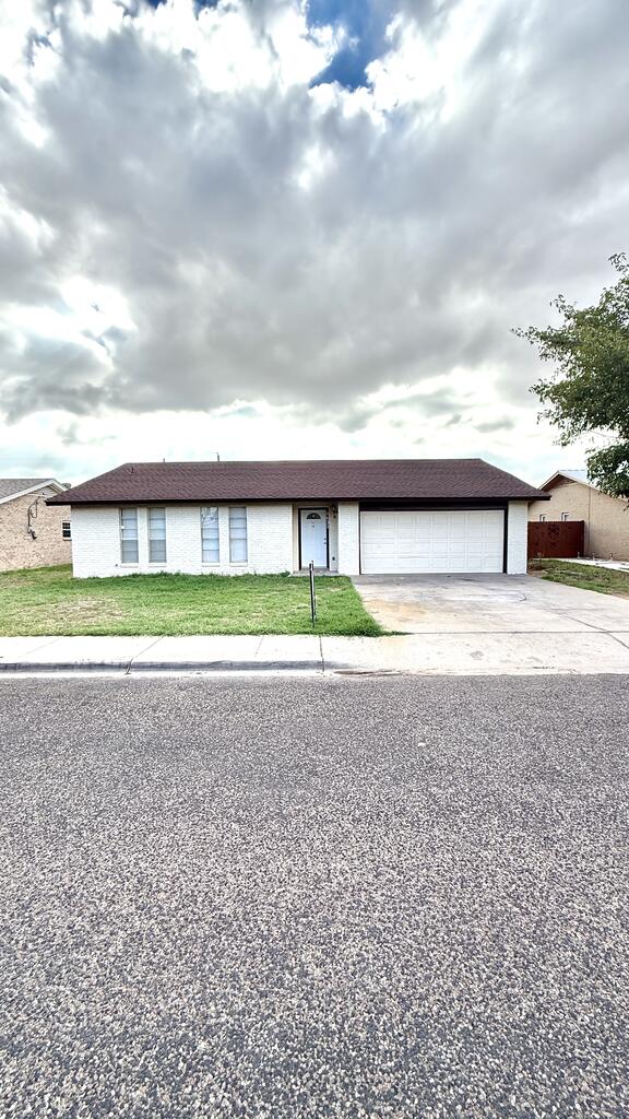 8631 Holiday Dr Property Photo 1