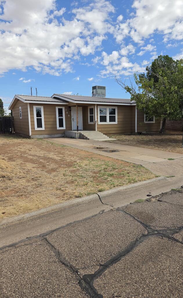 109 Howard Dr Property Photo 1
