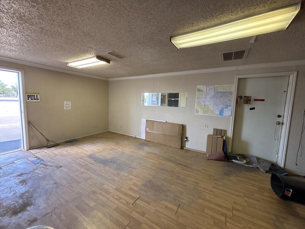 417 27th St Property Photo 3