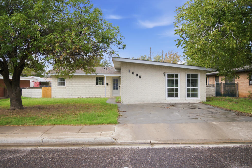 1005 Nw 9th St Property Photo 1