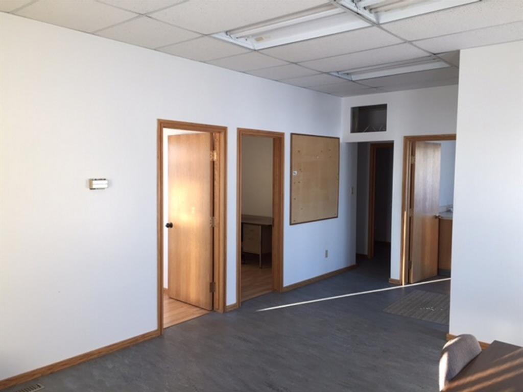 2 Banff Avenue Property Photo 21
