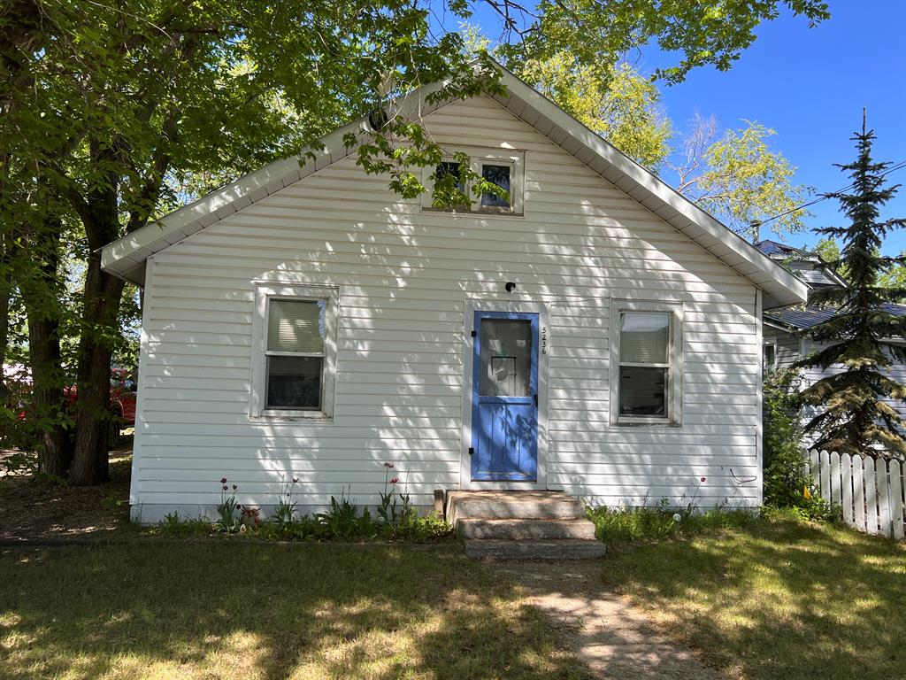5236 52 Street Property Photo