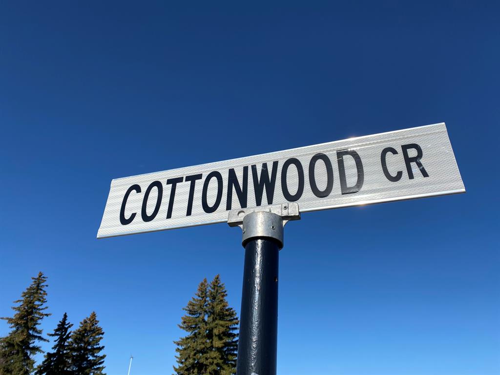 19 Cottonwood Crescent Property Photo 1