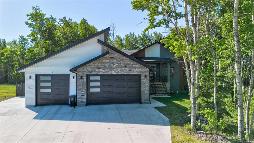 7607 61 Avenue Property Photo 1