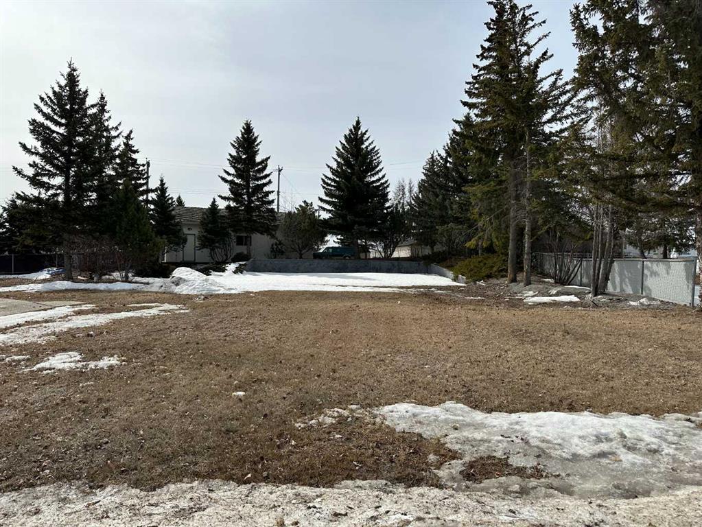 4437 54 Avenue Property Photo